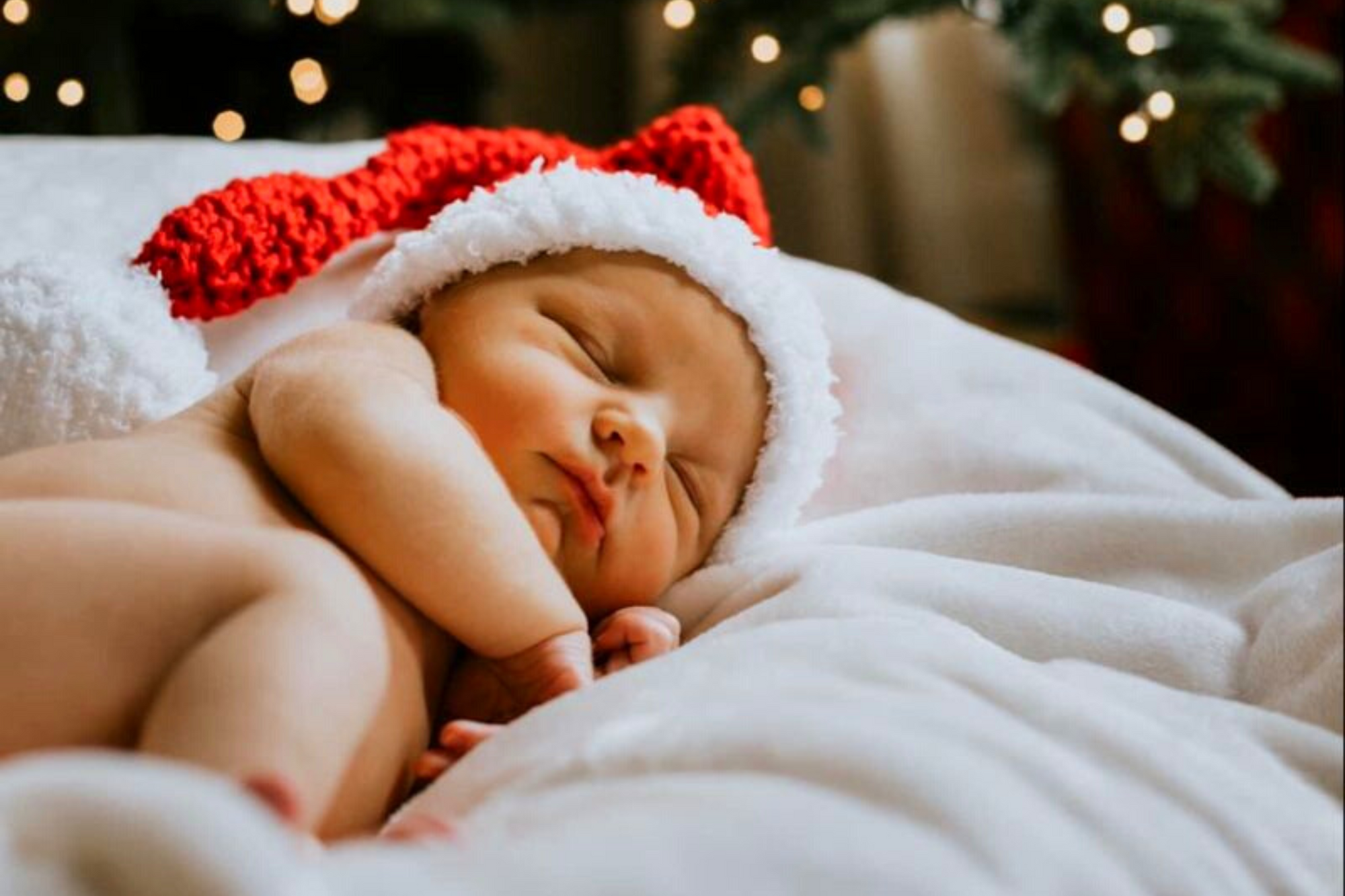 15 Ridiculously Cute Baby’s First Christmas Photo Ideas